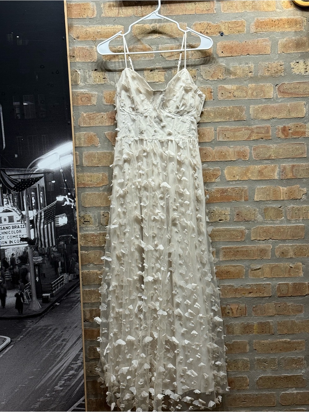 Ivory Spaghetti-Strap Petal Appliqué Wedding Dress